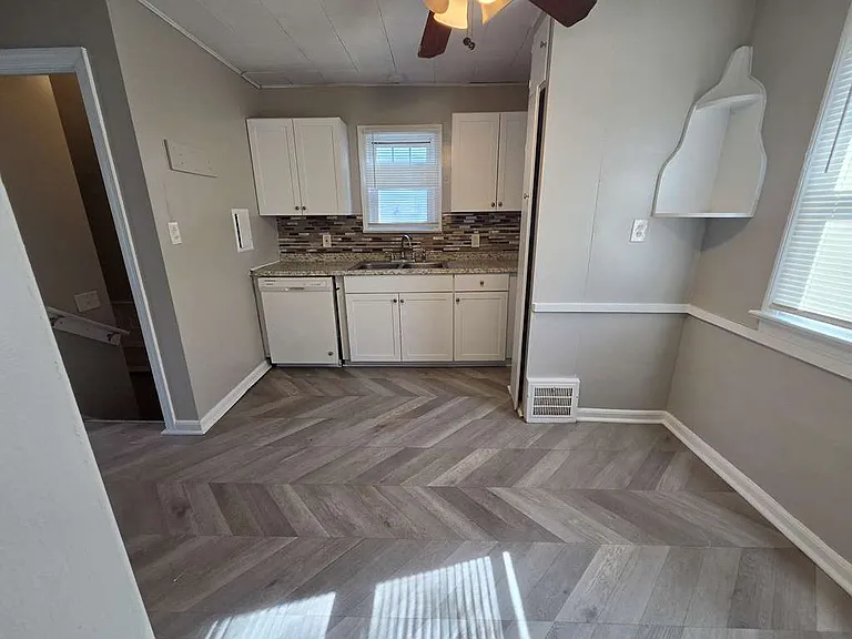 994 Yellowstone Rd — Photo 3