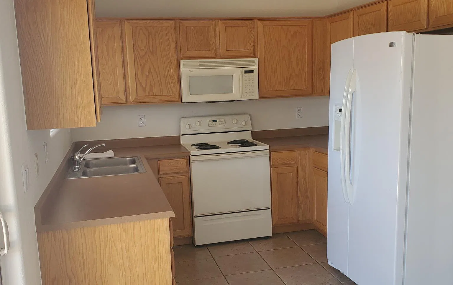 3 bed, 2.5 bath, 1753 sqft, $2,200 — Photo 4