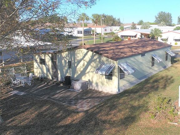 4th image of 42 Venetian Pkwy