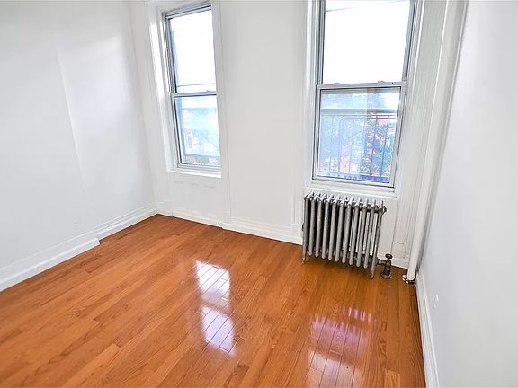 3rd image of 312 E 9th St APT 9