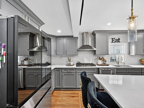 5th image of 21 Pine Ave