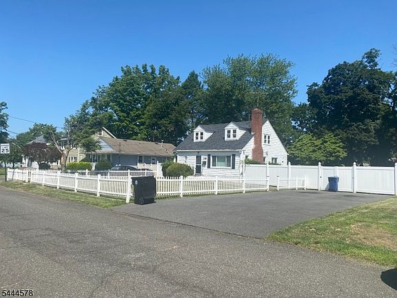 2nd image of 1385 Belleview Ave