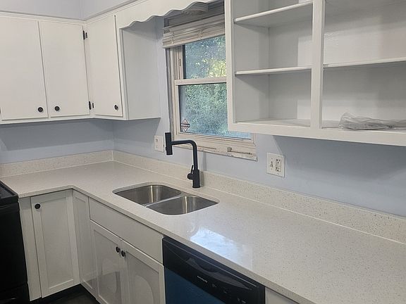 5th image of 10210 E 33rd St