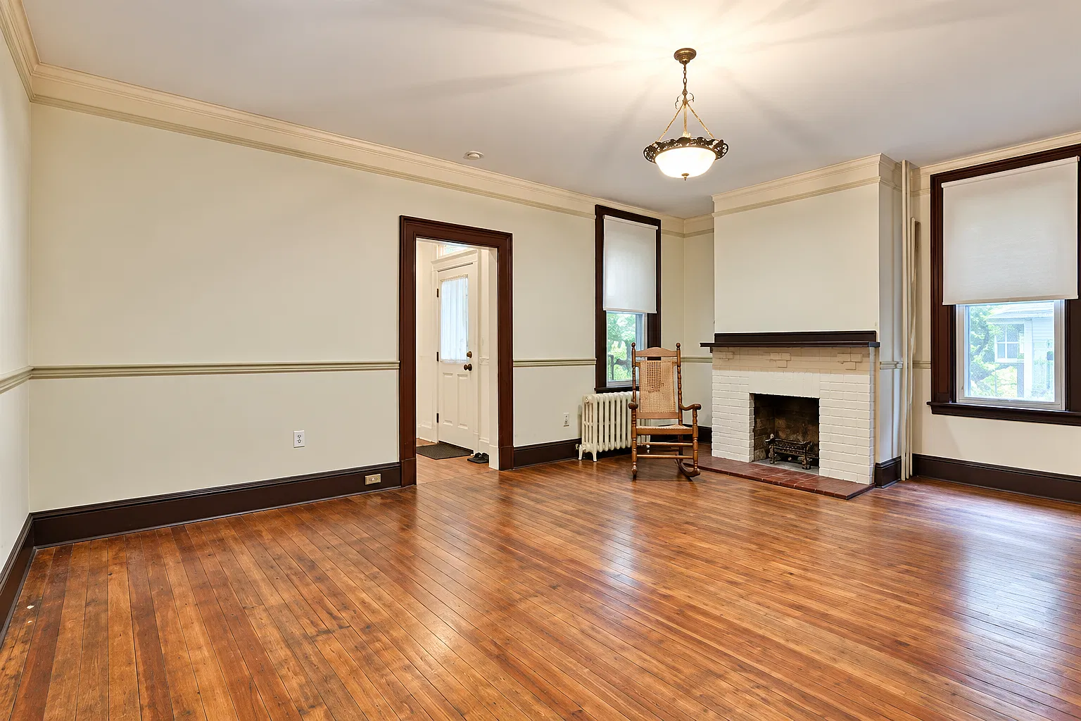 4 bed, 2.5 bath, 1750 sqft, $4,000 — Photo 4