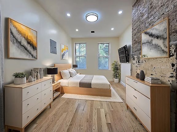 3rd image of 312 Evergreen Ave #2C