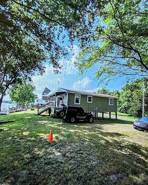 2nd image of 9412 E Swan Lake Rd