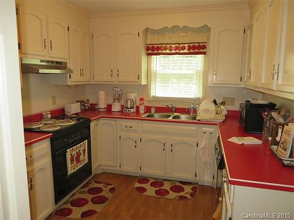 5th image of 817 Jamestown Dr APT 5