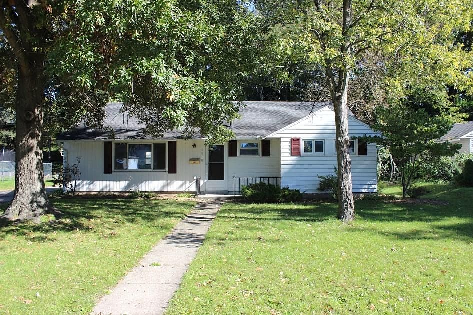 1st image of 2916 Southeast Dr