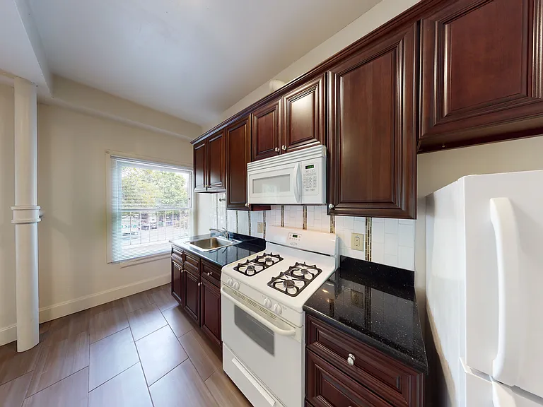 Shattuck Apartments — Photo 9