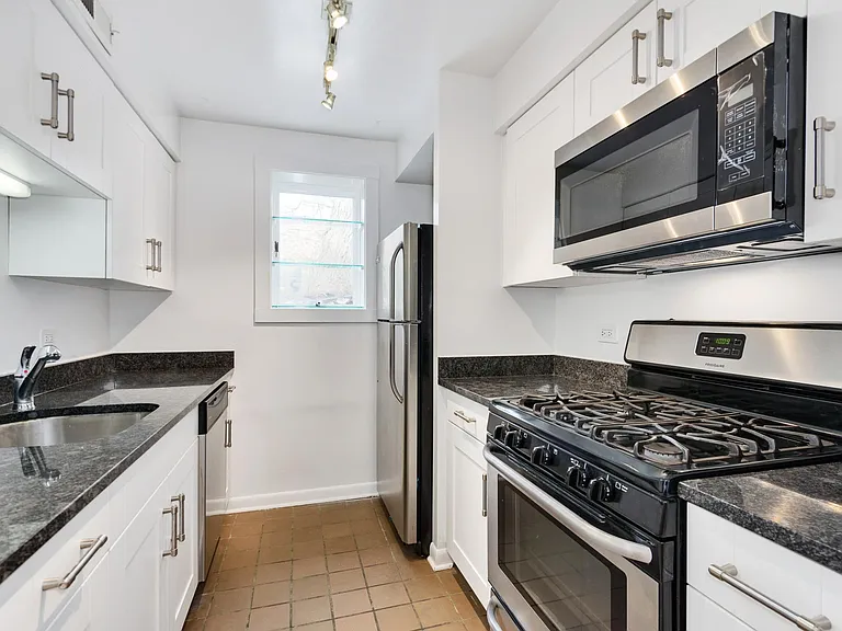 236 W Willow St #CH — Photo 7