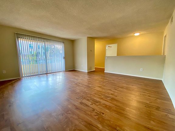 2nd image of 5204 Yarmouth Ave APT 211