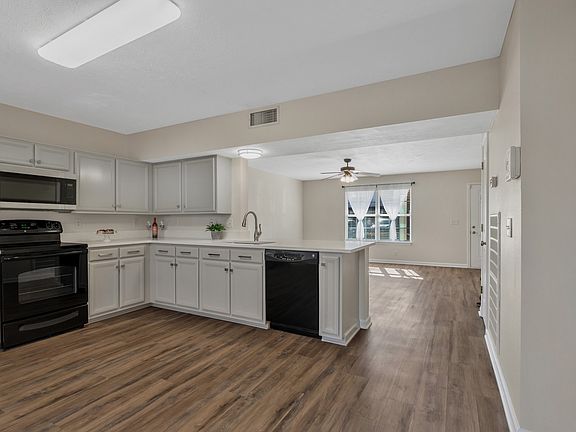 3rd image of 308 Arapaho Dr