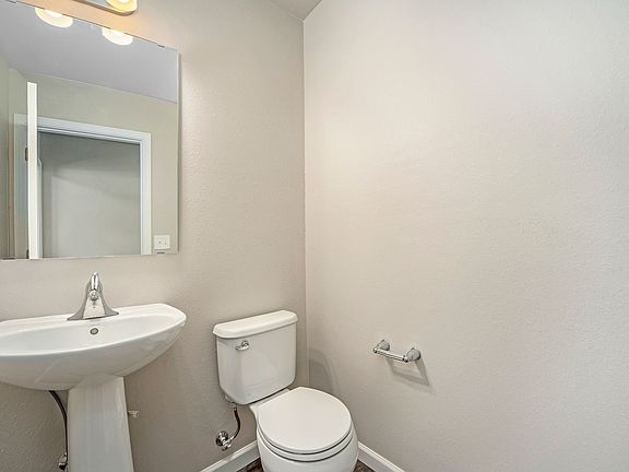5th image of 229 Station Hill St