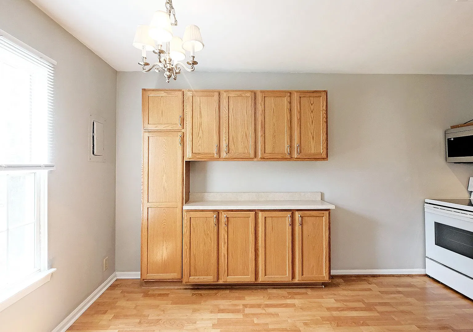 1264 Villa Ln — Photo 4