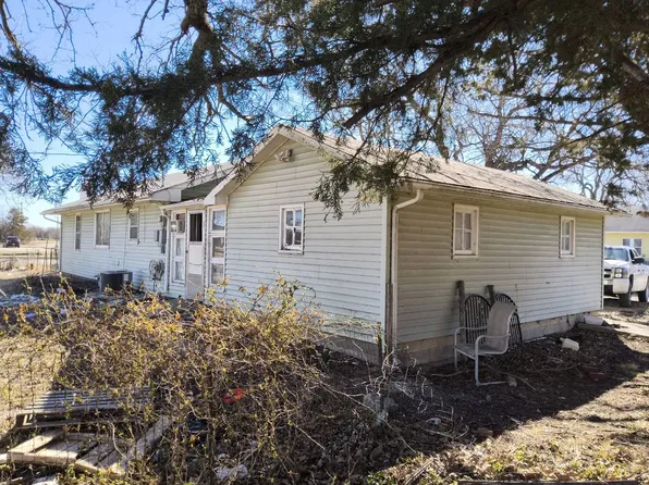 834 Holliday St, Osage City, KS 66523