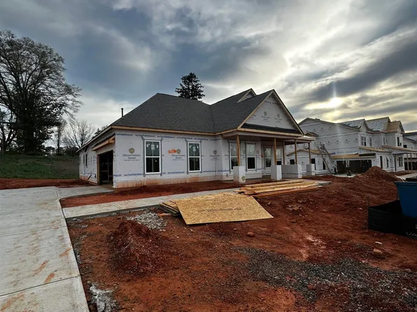 608 Timber Grove Dr, Simpsonville, SC 29681