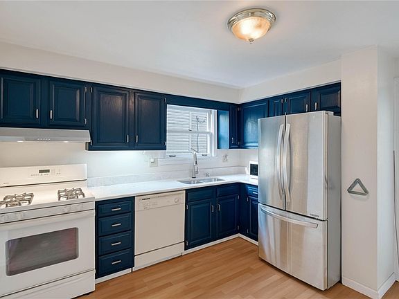 5th image of 202 10th St