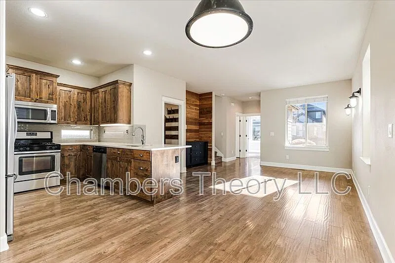 3 bed, 2.5 bath, 1638 sqft, $2,750 — Photo 4