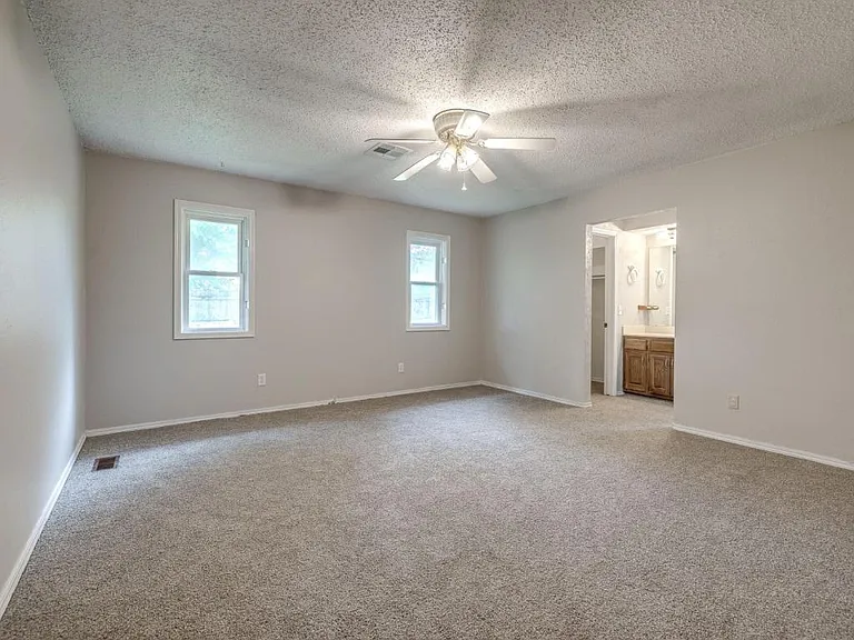 523 N Robin Way — Photo 21