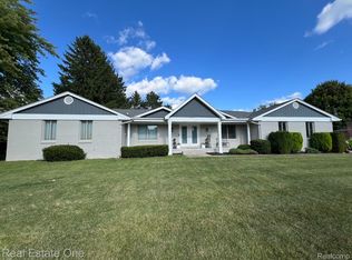 2173 Keylon Dr, West Bloomfield, MI 48324