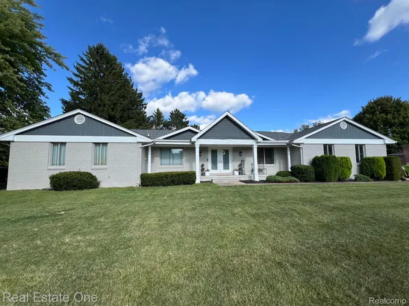 2173 Keylon Dr, West Bloomfield, MI 48324