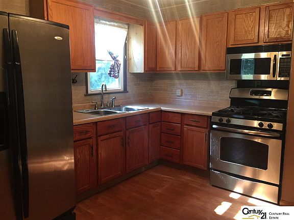 3rd image of 2401 Emiline St