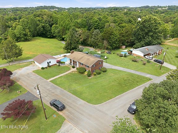 4th image of 135 Colonial Cir