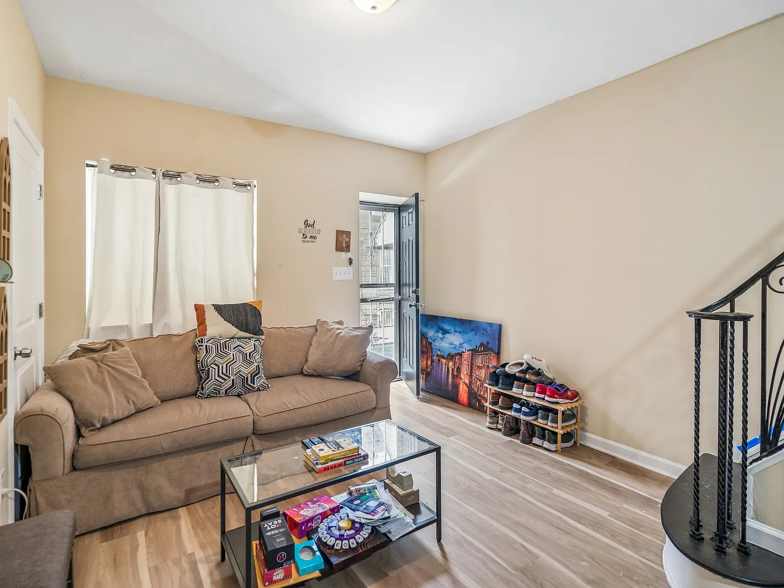 3 bed, 896 sqft, $1,650 — Photo 2