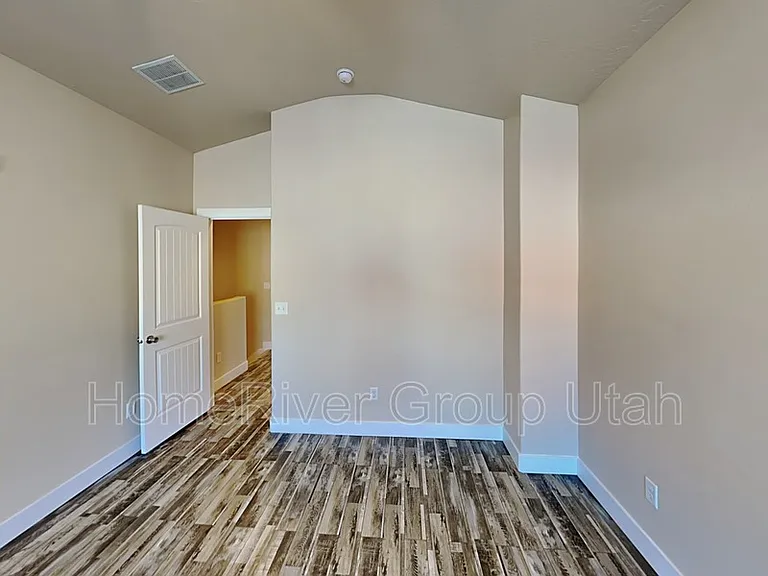 130 W Canley Vale Ln — Photo 8