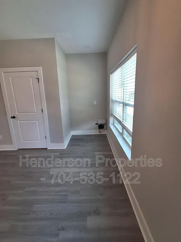 3 bed, 2.5 bath, 1320 sqft, $1,990 — Photo 2