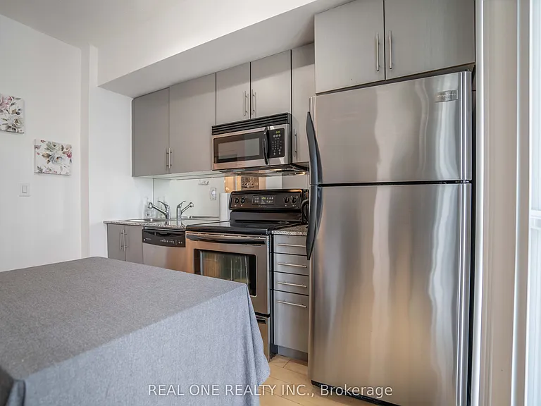 65 Bremner Blvd #1207 — Photo 8