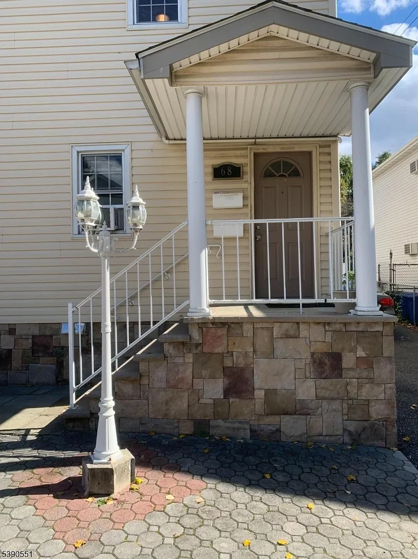 1 bed, 1.0 bath, $1,900 — Photo 2