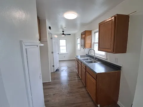 379 W Stewart St — Photo 7