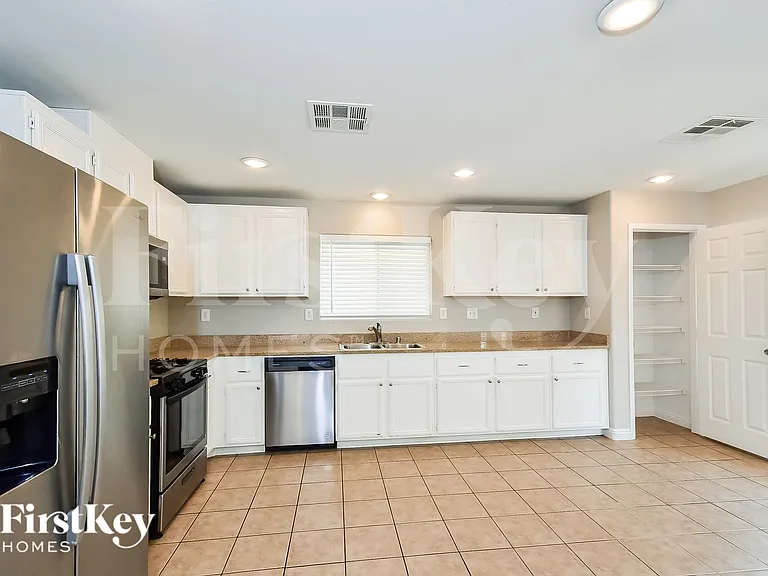 4822 Canary Diamond Ave — Photo 6