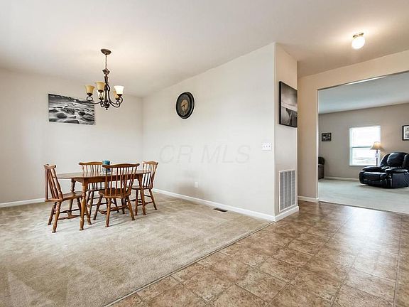 5th image of 100 Parkdale Dr