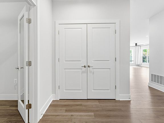 5th image of 102 St Ives Pl Unit 202