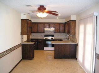 1108 Cottonwood Dr, Moore, OK 73160