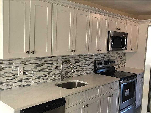 3rd image of 414 Woodland Estates Dr