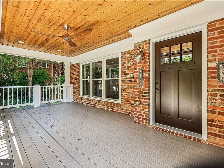 8109 Bainbridge Rd — Photo 2