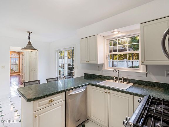 5th image of 100 Wicklow Ct