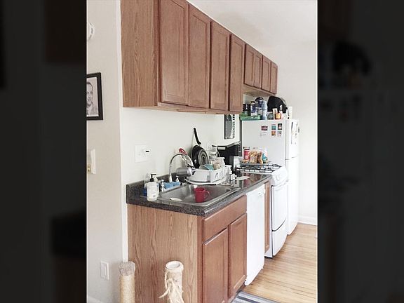 3rd image of 921 W Waveland Ave #17-1A