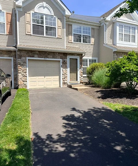 510 Coachwood Ct — Photo 1