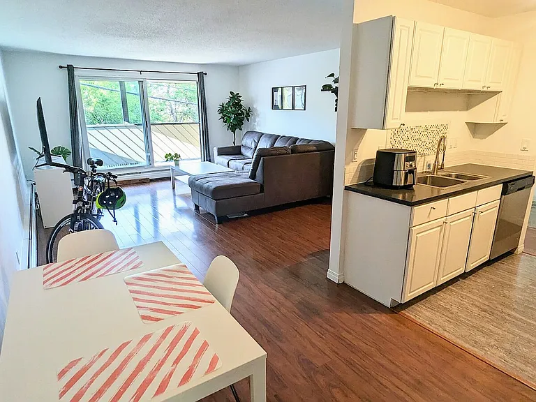 1513 26th Ave SW #108 — Photo 2