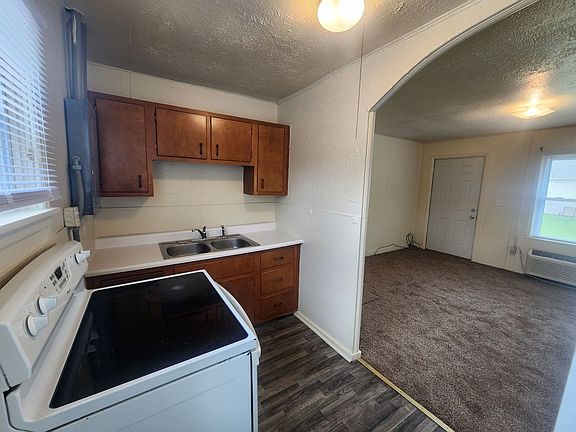 3rd image of 1001 E Voorhees St #G-m-104