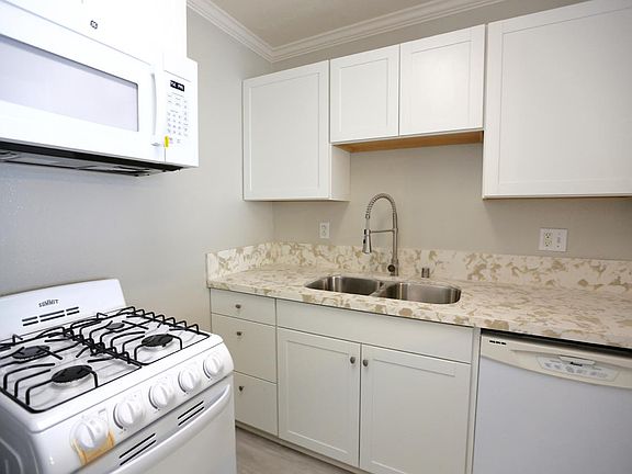 3rd image of 2049 Garnet Ave APT B