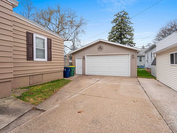 2nd image of 806 11th Ave