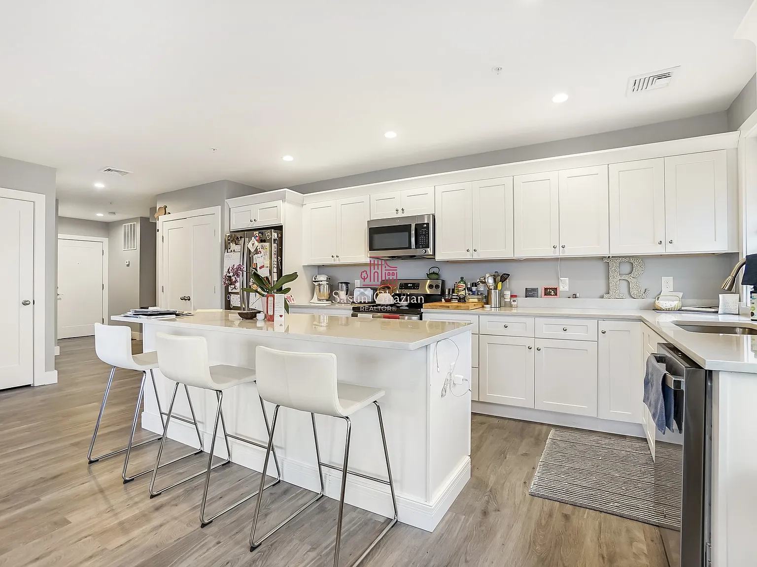 2 bed, 1.0 bath, 1434 sqft, $3,100 — Photo 1