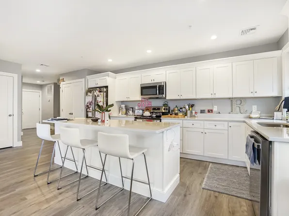 245 Bussey St, Dedham, MA
