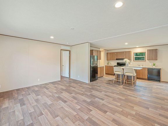 4th image of 72 W Hyacinth Ave