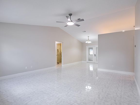4th image of 672 SW Ewing Avenue